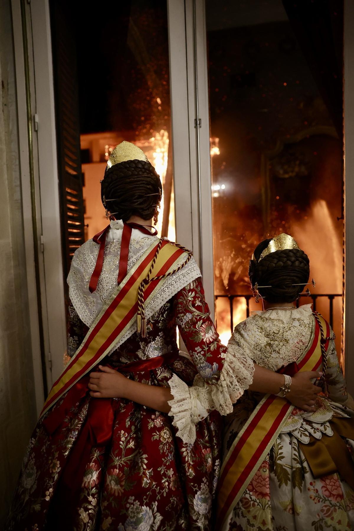 Carmen y Marta se despiden de Alicante con la ceremonia del fuego