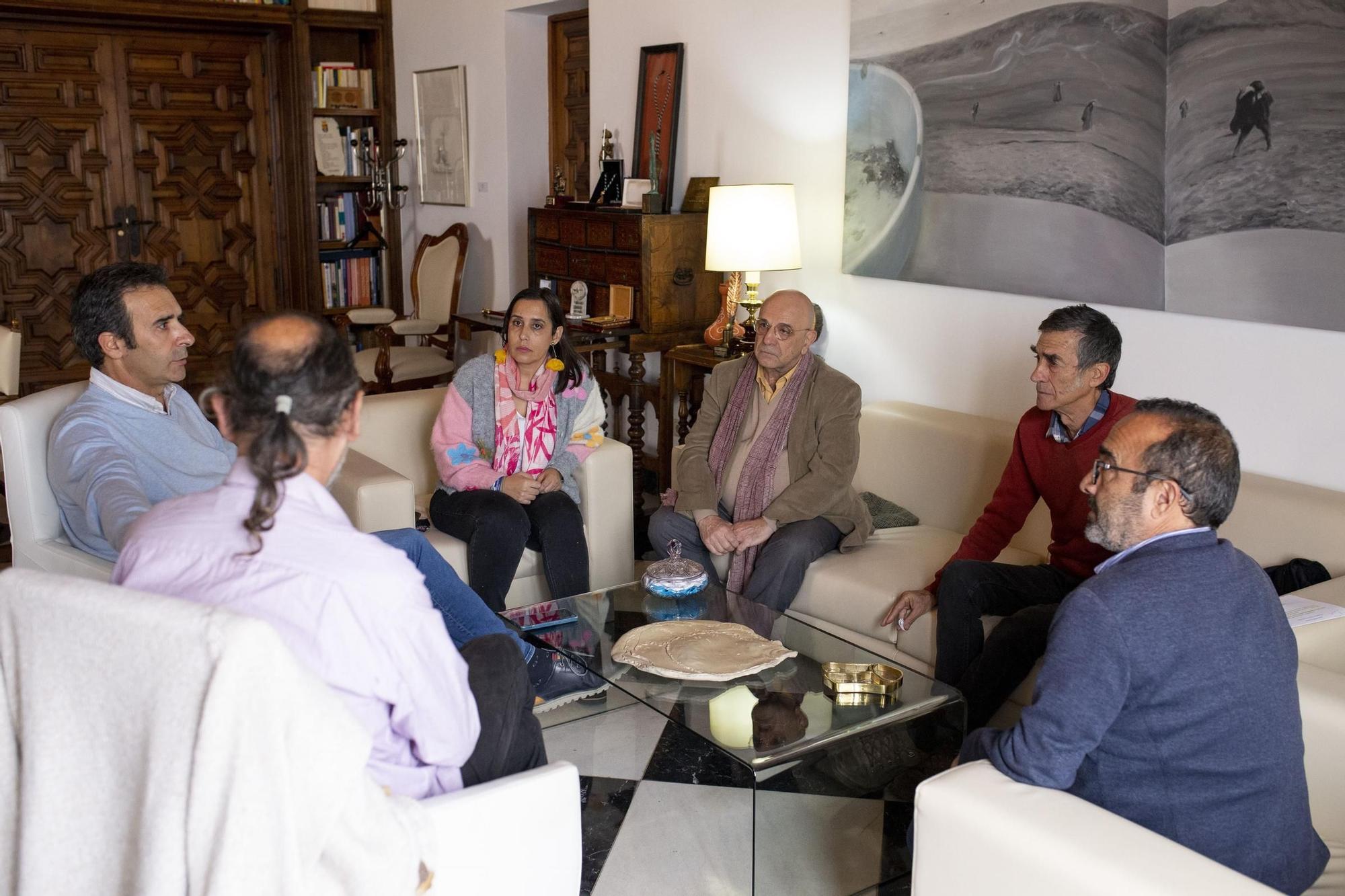 Reunión entre los miembros de la comunidad energética y Morales.