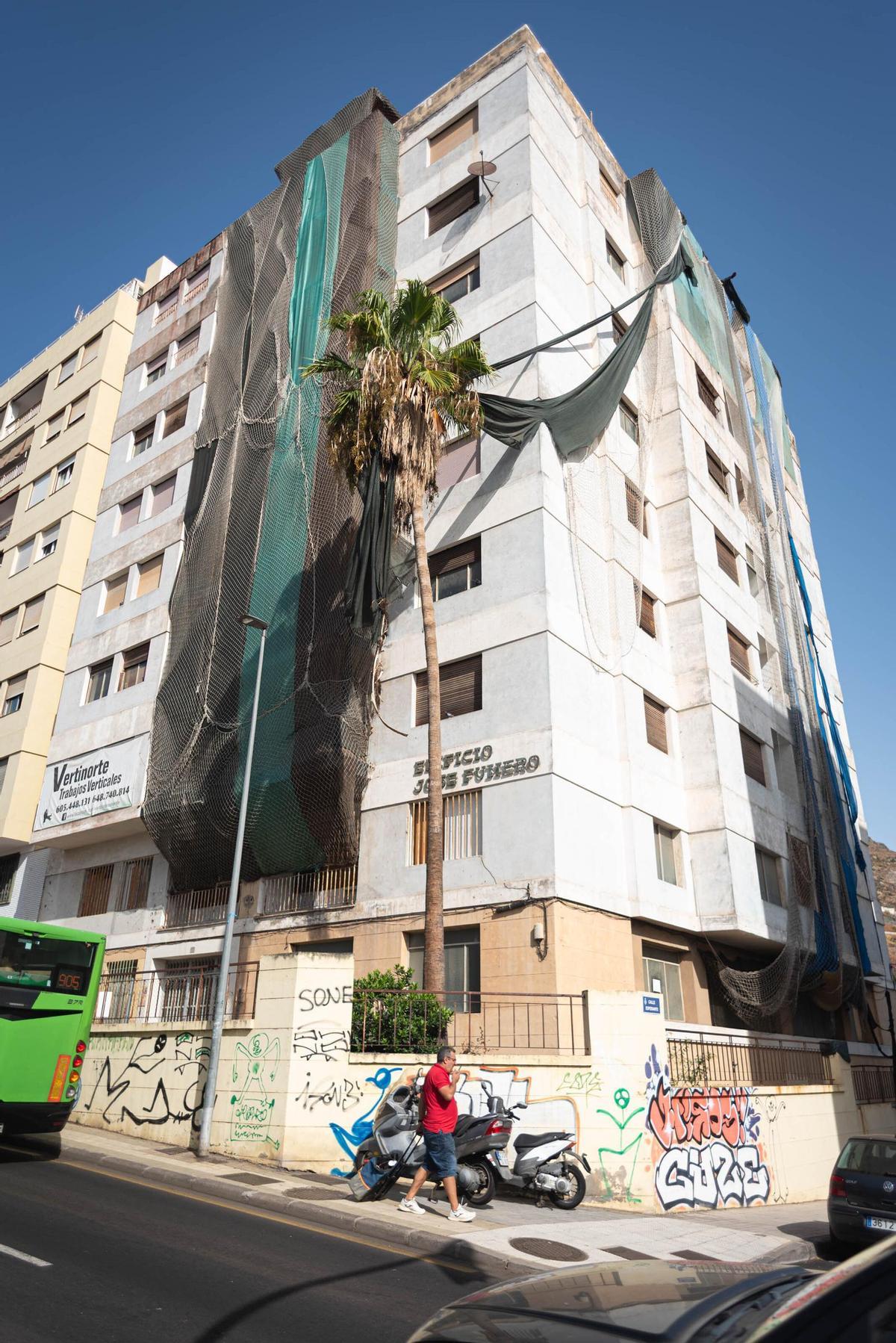 Edificio situado en el número 157 de la Rambla de Santa Cruz.