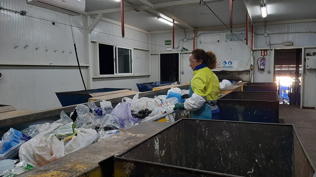 Empleada del centro ambiental de 'Los Ruices' de Málaga