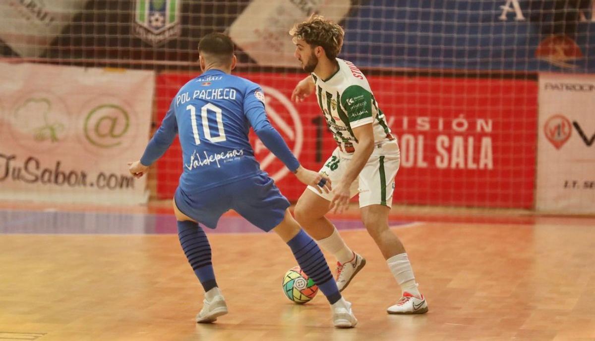 Una jugada del partido disputado en Valdepeñas.
