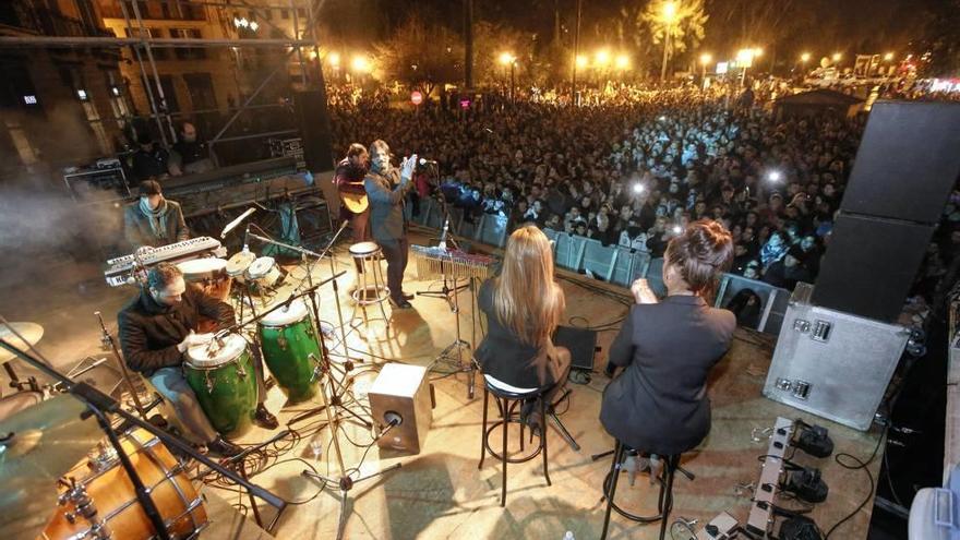 José el Francés en la plaza de la Reina durante la pasada Revetla.