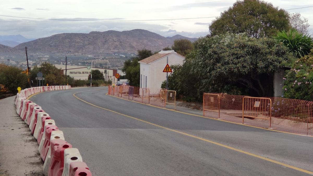 El tramo se ha señalizado para que los vehículos reduzcan la velocidad y los transeúntes vayan con precaución.