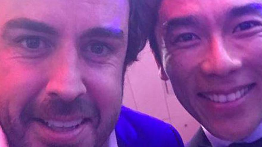 Fernando Alonso y Takuma Sato