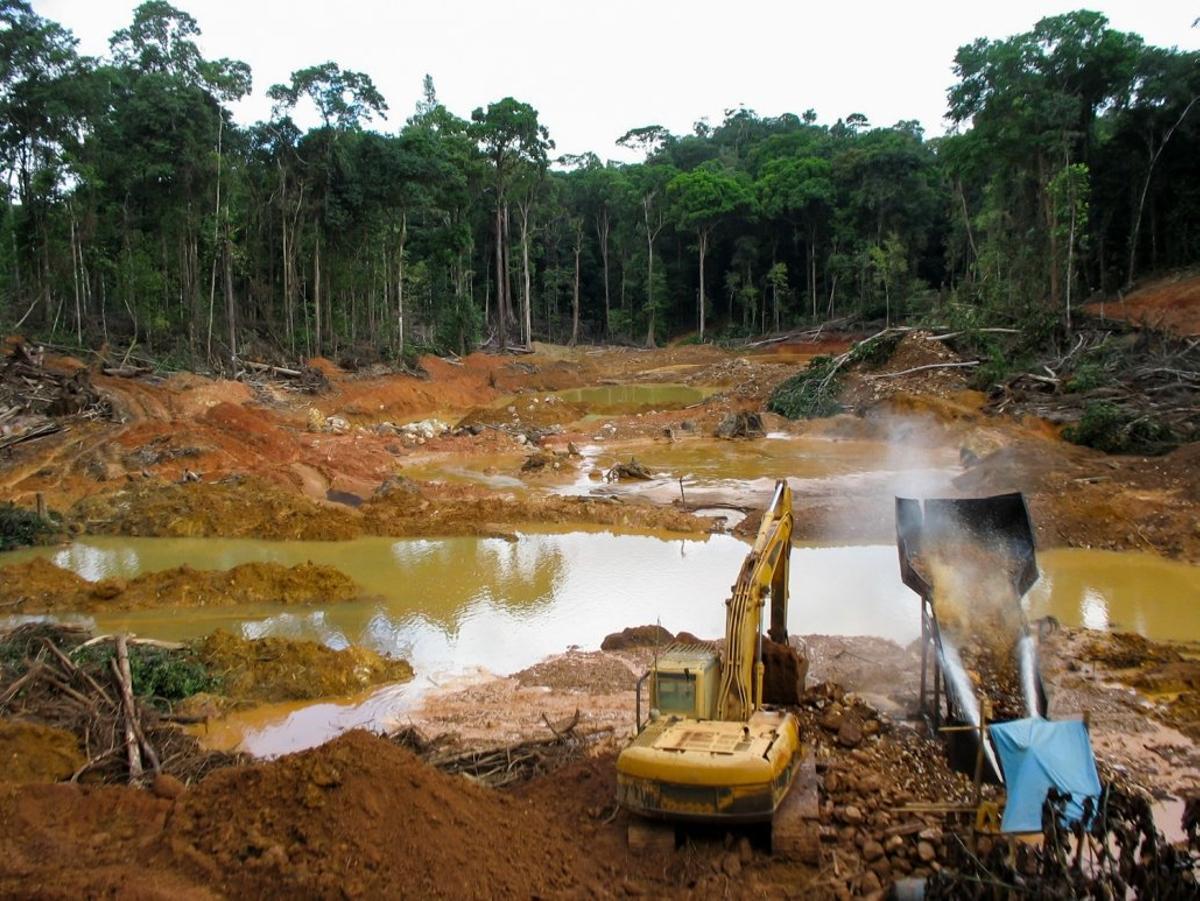 Explotación minera en la Amazonía