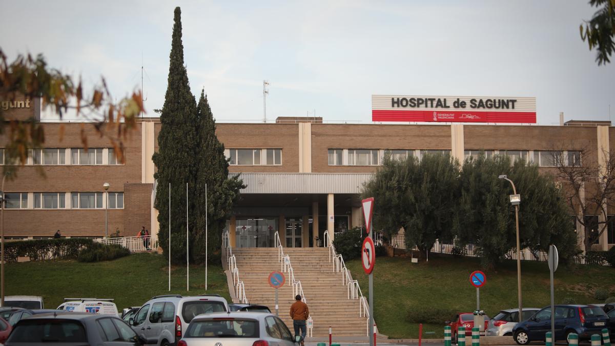 Acceso principal del Hospital de Sagunt.