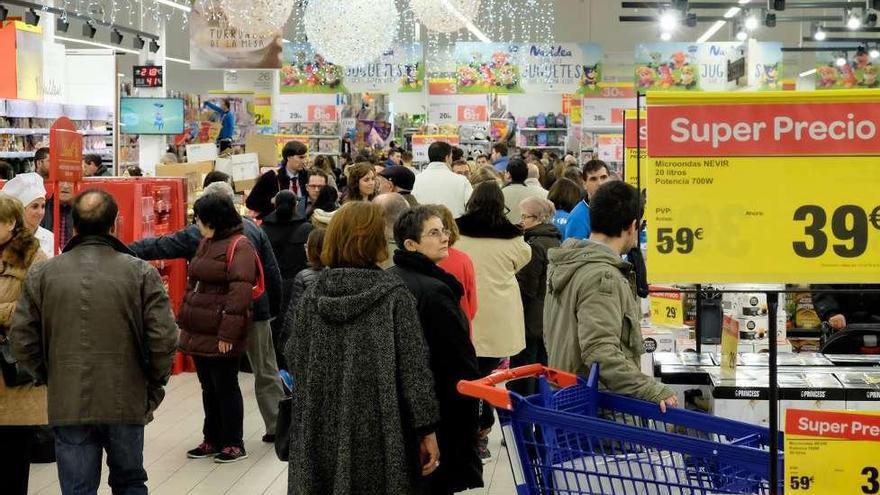 Aspecto del hipermercado ayer por la tarde.