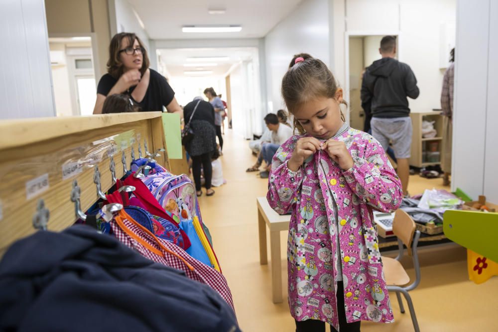 Inici del curs escolar a la nova escola de les Bases