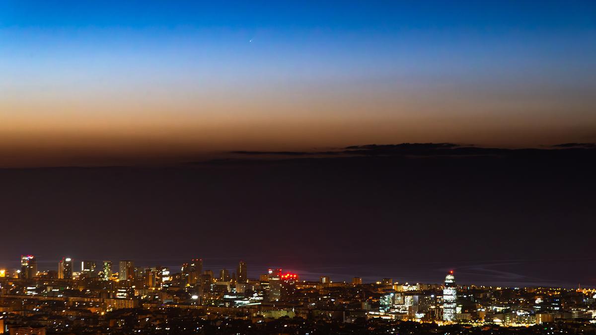 COMET OF THE CENTURY | The comet is visible to the naked eye: this is how the comet of the century passed through Barcelona and Catalonia