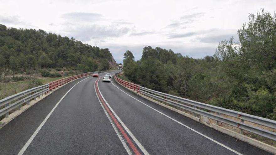 Tres ferits lleus en una col·lisió entre dos vehicles a Castellfollit del Boix