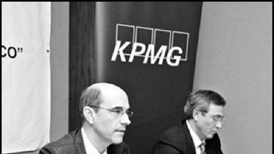 presentación. El director de KPMG, Bernardo Vargas, explicó el informe.
