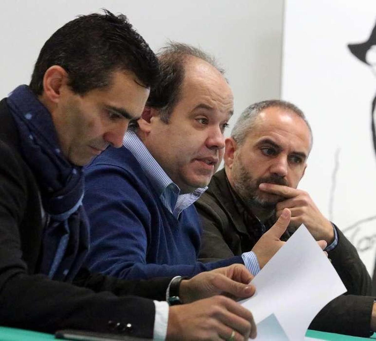 Martínez, Escariz y Pereira, ayer en el Centro Cultural de Atios. // A.H.