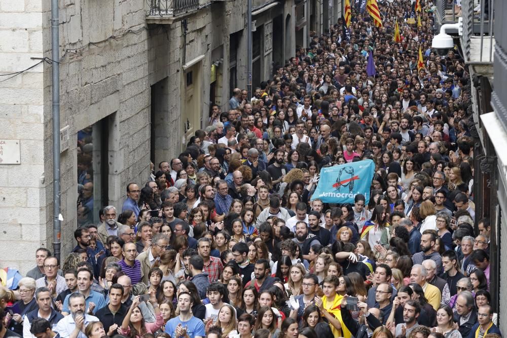 Concentració de rebuig de les actuacions policials de l'1-O a la plaça del Vi