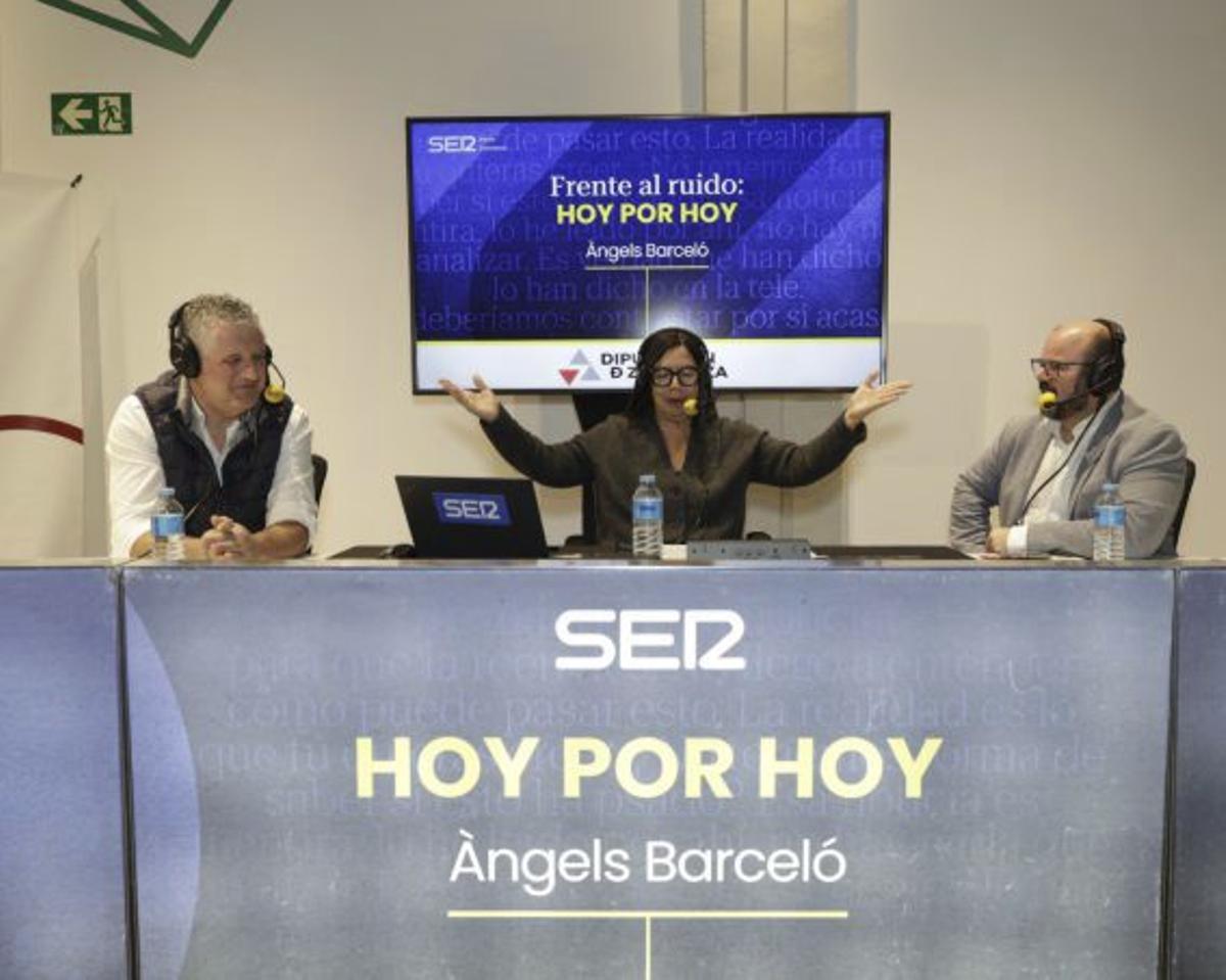 Proyección de la película ‘Cariñena,vino del mar’ en la plaza de toros de la localidad.  | ROSS LECCA