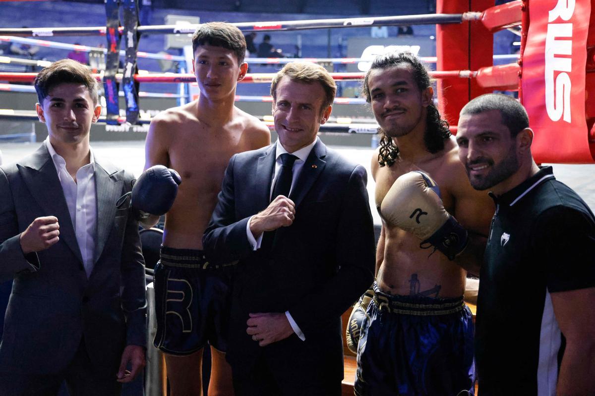 Macron visita un centro de Muay thai en Bangkok