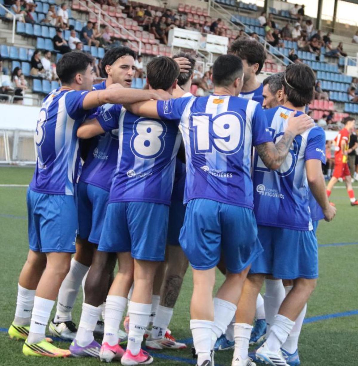El Figueres celebra un gol d'aquesta pretemporada.