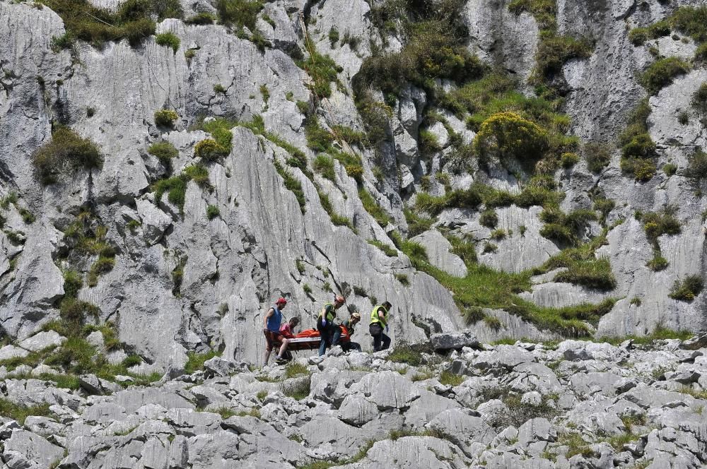 Rescate del policía nacional de Gijón fallecido en Morcín mientras hacía montañismo