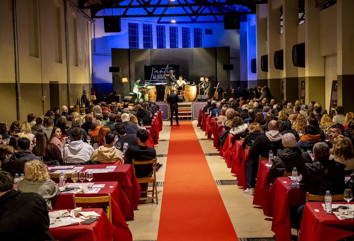 La sala gran del Sindicat acull el popular Tast de vins de Capmany.