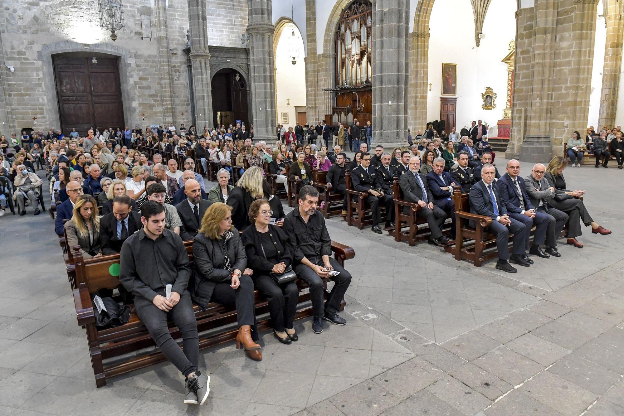 Funeral en Santa Ana por la familia grancanaria fallecida en un accidente de tráfico en Rumanía