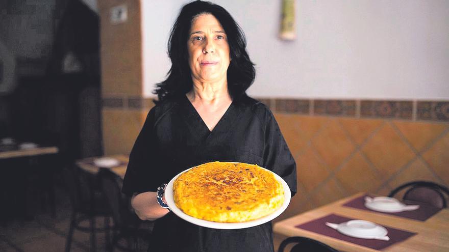 El bar de Cáceres que vende 50 tortillas de patatas a la semana