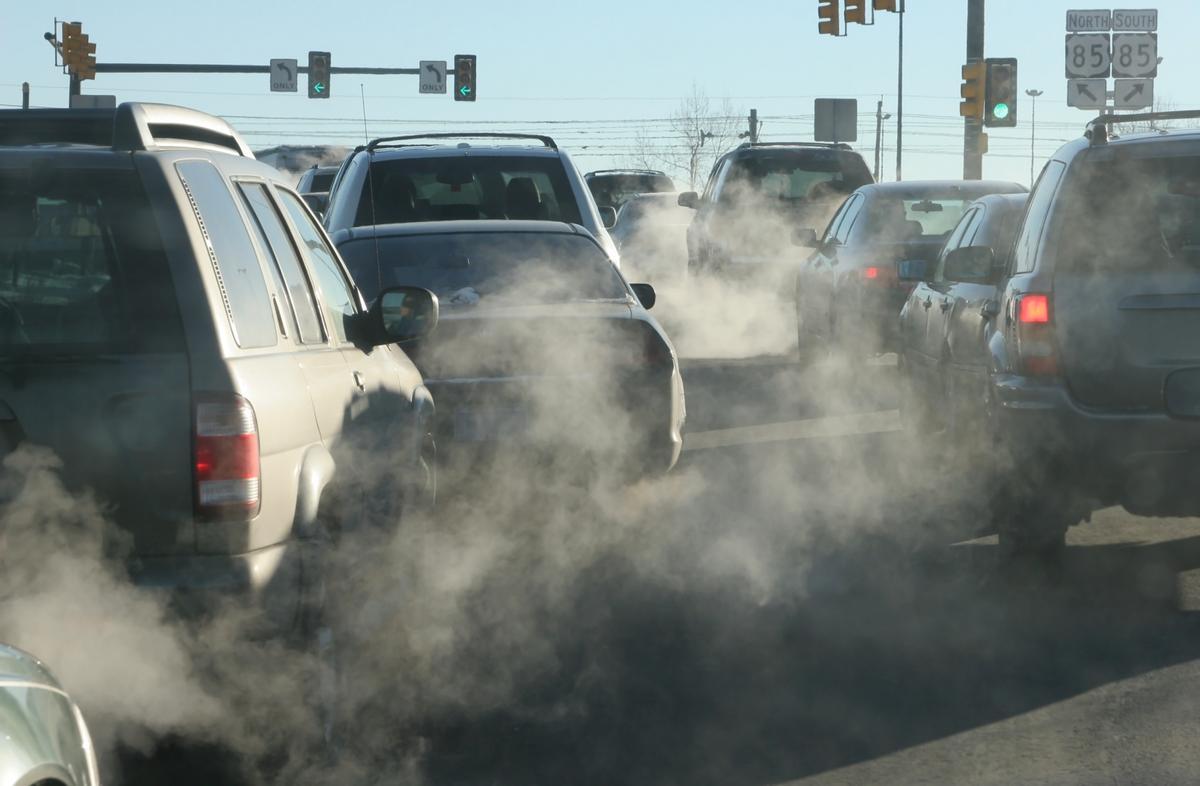 El tráfico, uno de los principales causantes de la contaminación del aire