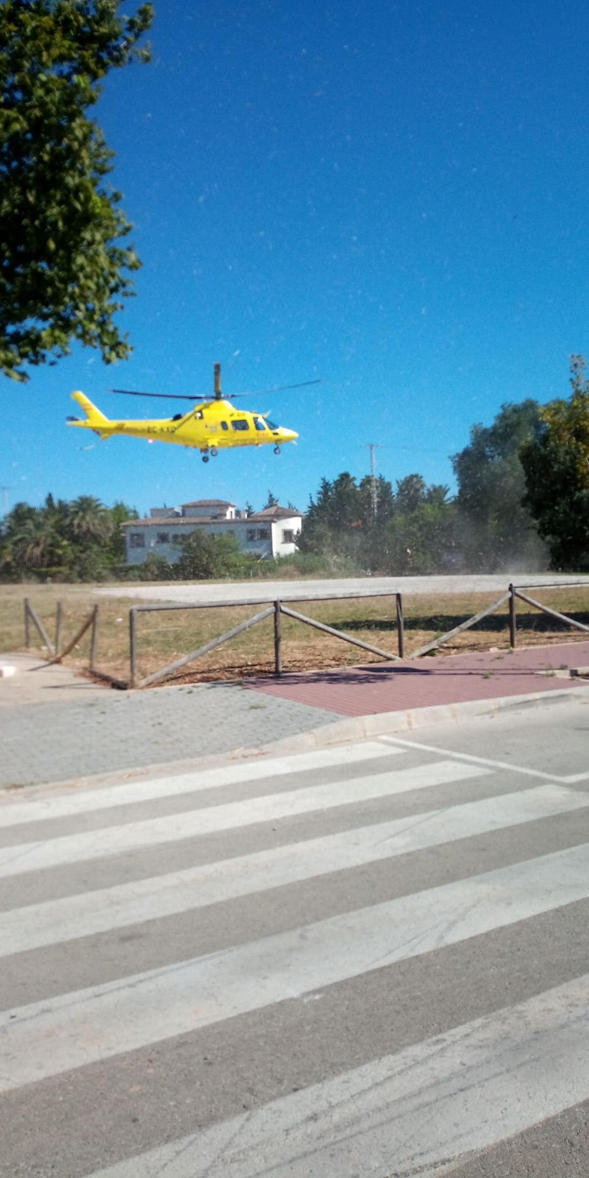 El helicóptero medicalizado ha llegado a aterrizar en el helipuerto de Xàbia