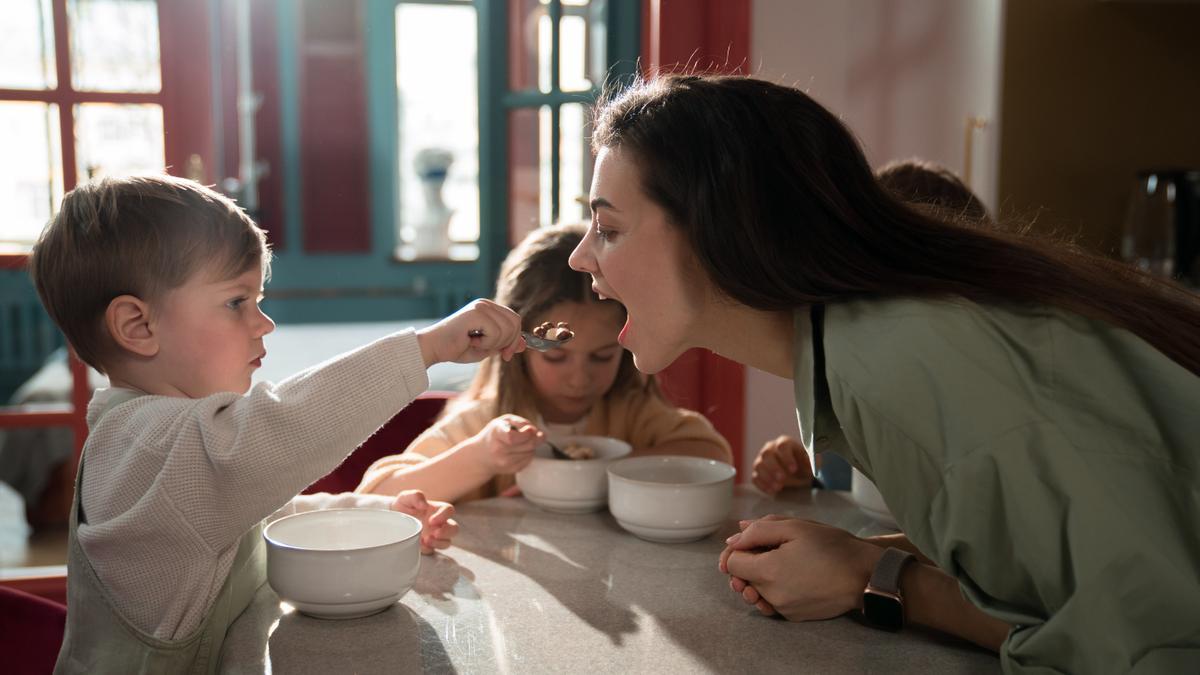 La quinoa y los arándanos son algunos de los superalimentos que se pueden incorporar a la dieta de nuestros hijos.