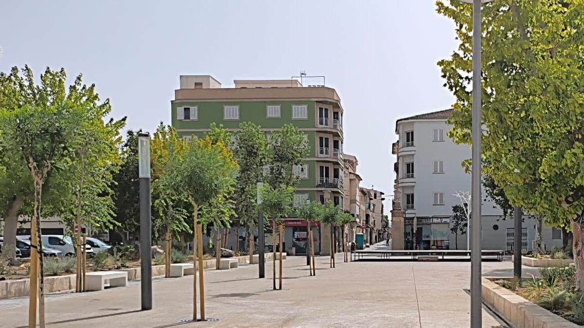 Una plaza de sa Pobla sin sombra
