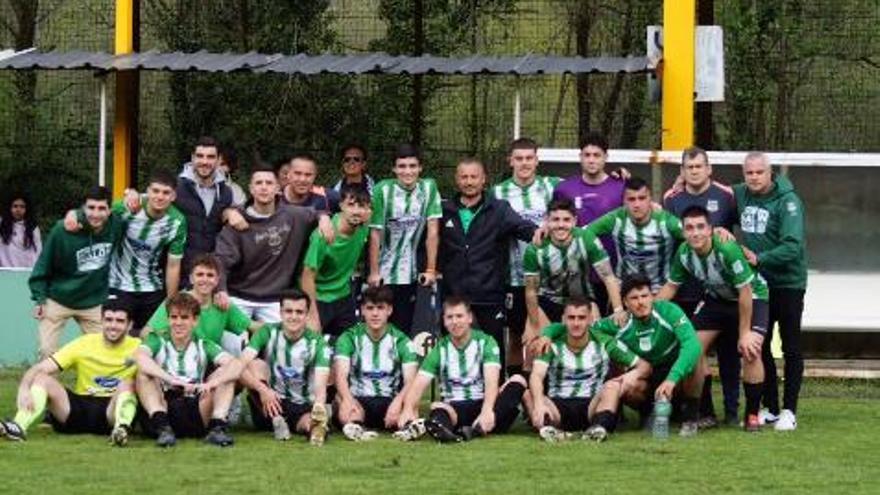 Así fue el regreso de Juan Milans al campo del Nalón tras una gravísima lesión: un momento muy emotivo en Olloniego