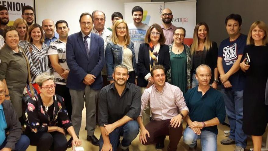 Los participantes en el acto de presentación