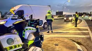 Multado con 500 euros y detenido un conductor a las seis de la mañana por no parar: la Guardia civil extrema la vigilancia