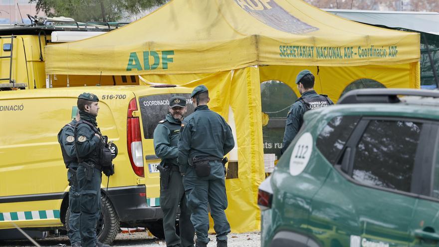 El president Salvador Illa, amb els consellers d’Agricultura, Òscar Ordeig, i d’Universitats i Recerca, Núria Montserrat, a la sortida de la reunió que han mantingut aquest dimarts al Palau de la Generalitat.