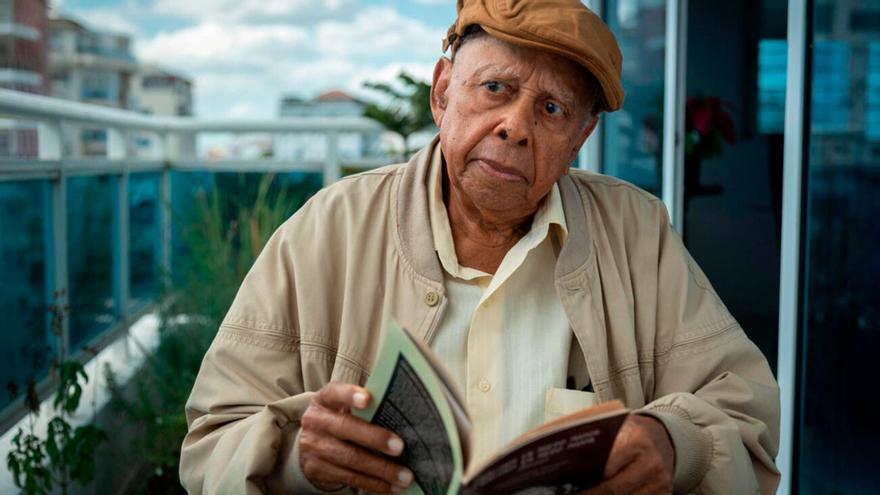 Muere el escritor dominicano Manuel Mora Serrano