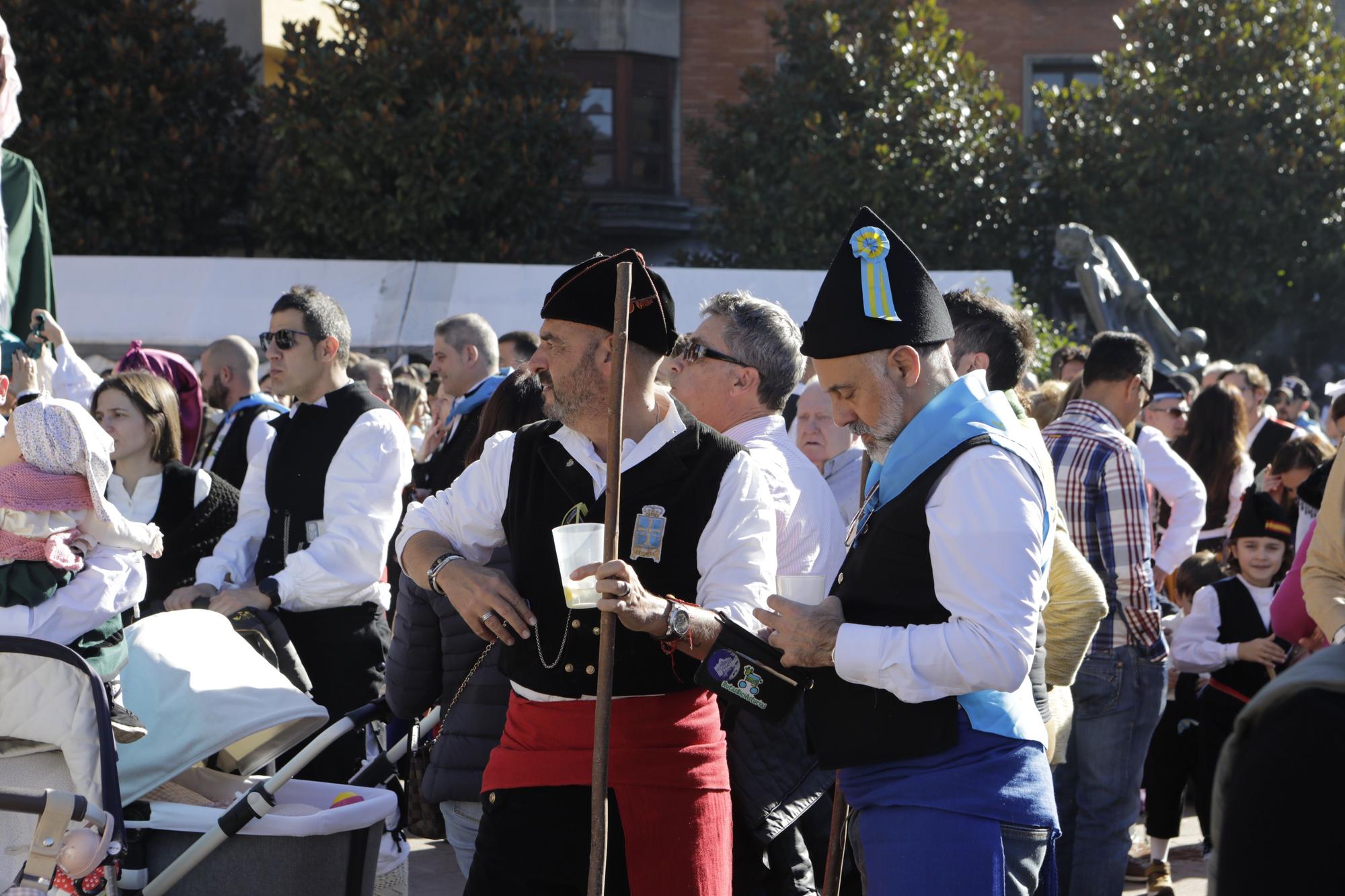 EN IMÁGENES: La localidad allerana de Moreda celebra San Martín, la fiesta de los Humanitarios