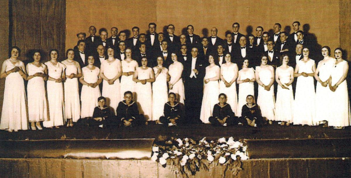 Concerto da Coral Polifónica de Pontevedra en 1929, cando estaba presidida por Castelao (foto coloreada).   | // ARQUIVO DO MUSEO PROVINCIAL DE PONTEVEDRA (MPP).