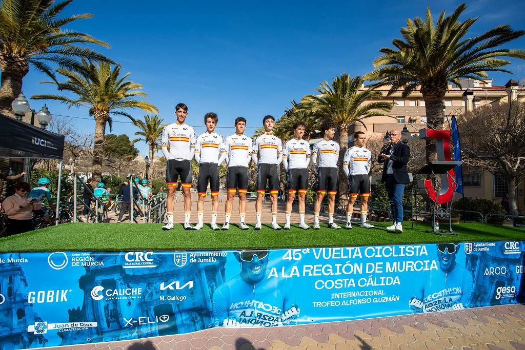 Vuelta Ciclista a Murcia: imágenes de la salida en Jumilla