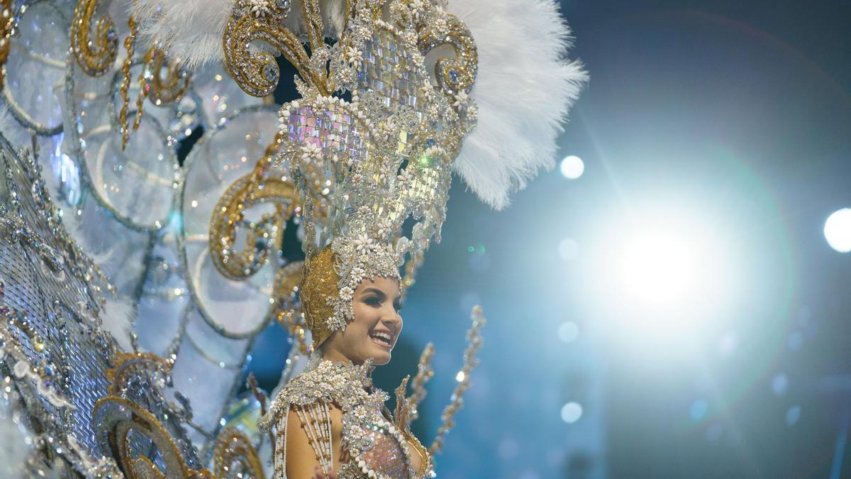 Así desfilaron las once candidatas a Reina del Carnaval de Santa Cruz de Tenerife 2024