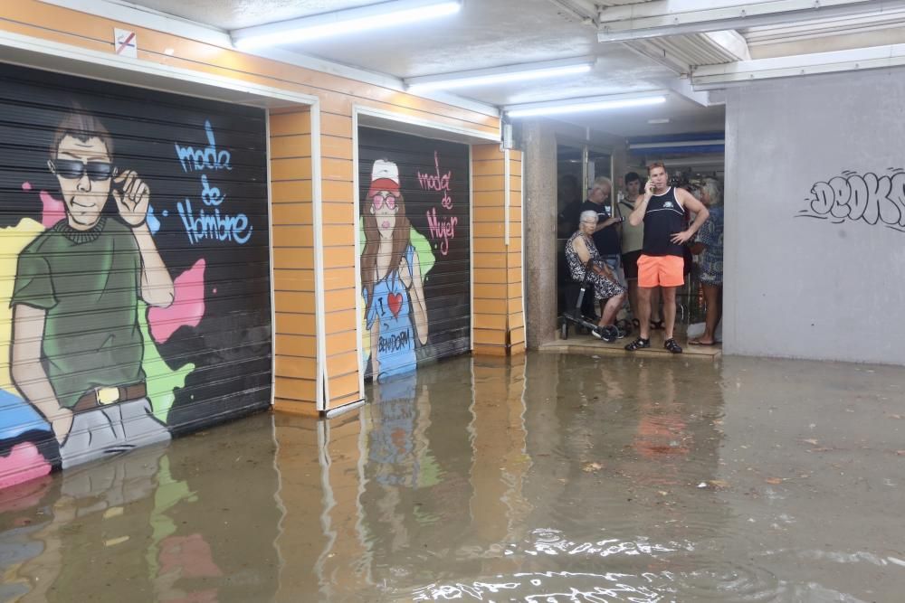 Una fuerte tormenta descarga en Benidorm