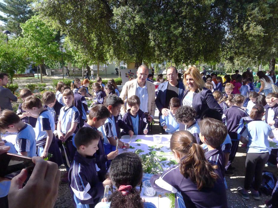 Plantada d''arbres al Parc Bosc de Figueres