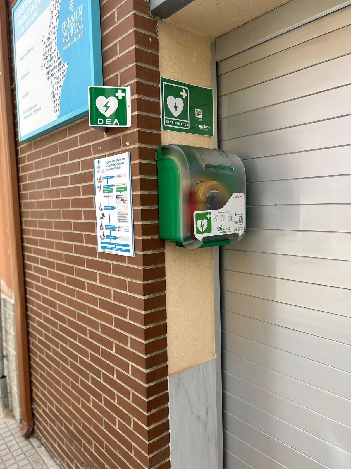 Desfibrilador instalado en el centro de salud de Montaverner.