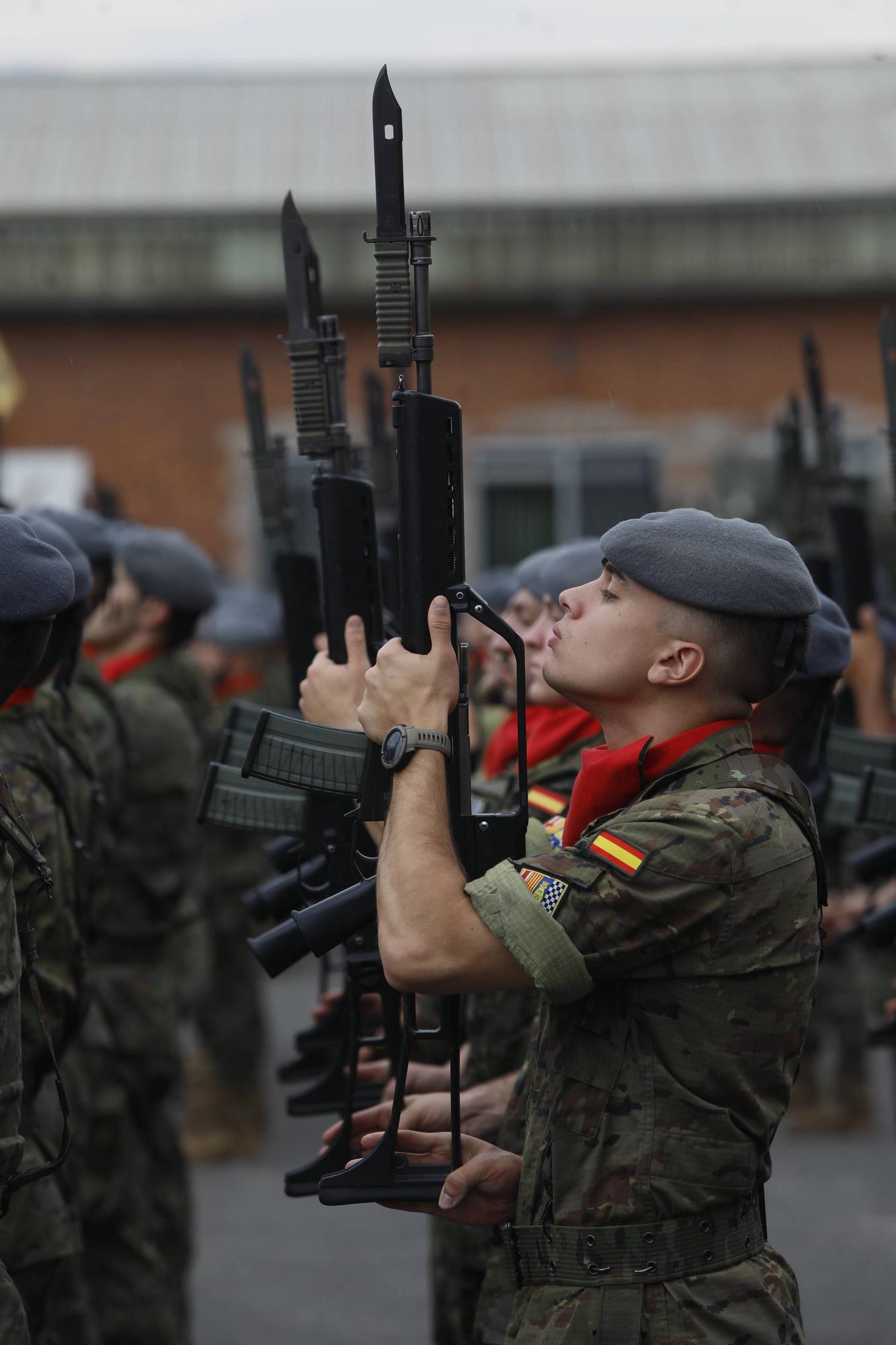 Parada militar en el acuartelamiento "Cabo Noval"