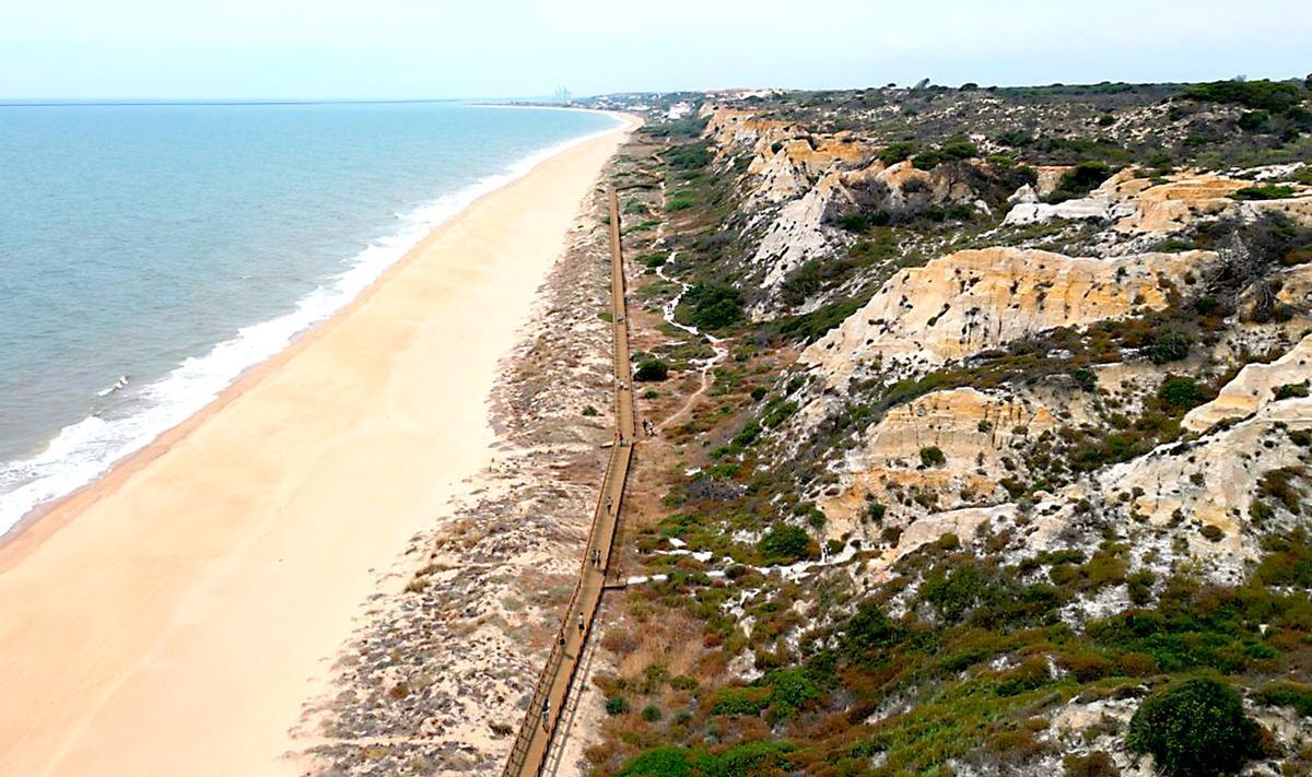 Imagen virtual de la pasarela que unirá las playas del Parador y la Fontanilla en Mazagón.