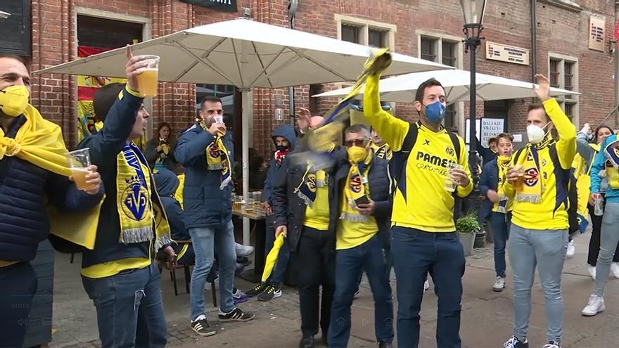 Los aficionados del Villarreal toman las calles de Gdansk