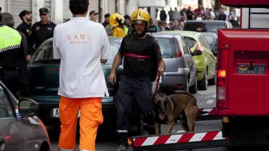 Búsqueda de víctimas en un edificio derrumbado en Elche.