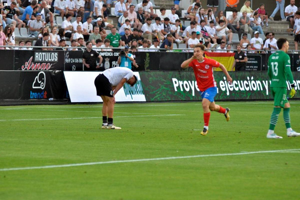 La UD Ourense asciende a Primera Federación: Cuenca y la Praza Maior se tiñen de rojo
