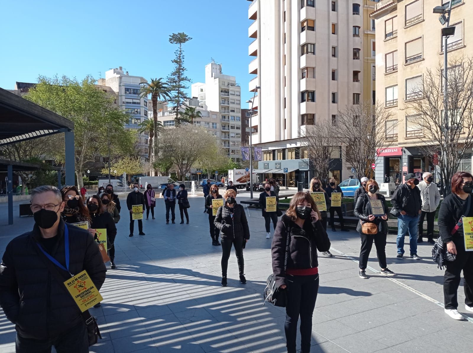 Protesta de los peluqueros en Alicante para reclamar la bajada del IVA