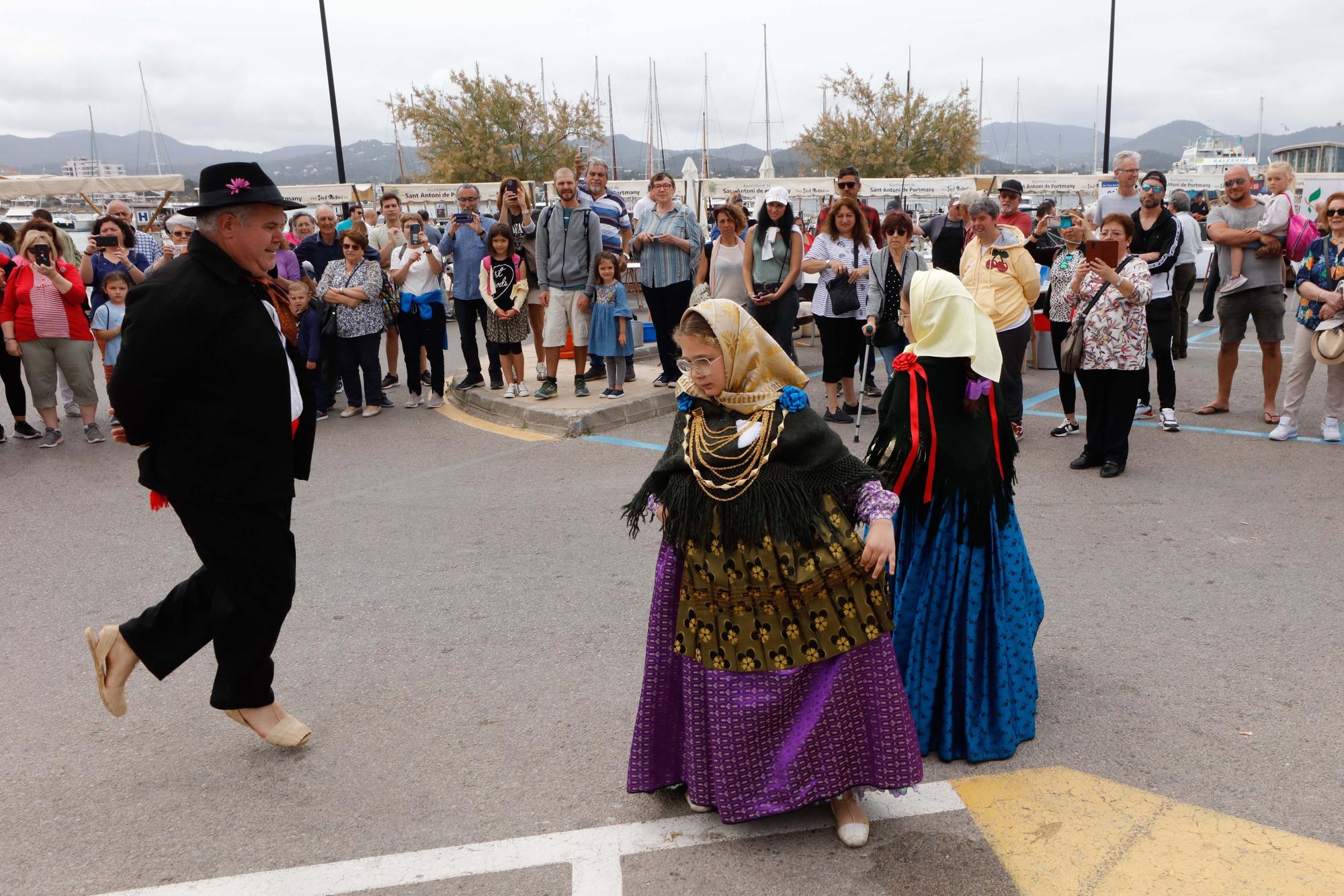 Galería de imágenes: Así ha celebrado Sant Antoni la Fira del Peix i el Marisc de Ibiza