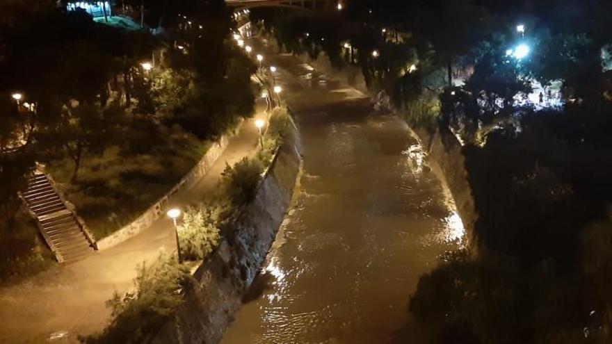 Fuerte chaparrón y primera mañana de frío en Elche