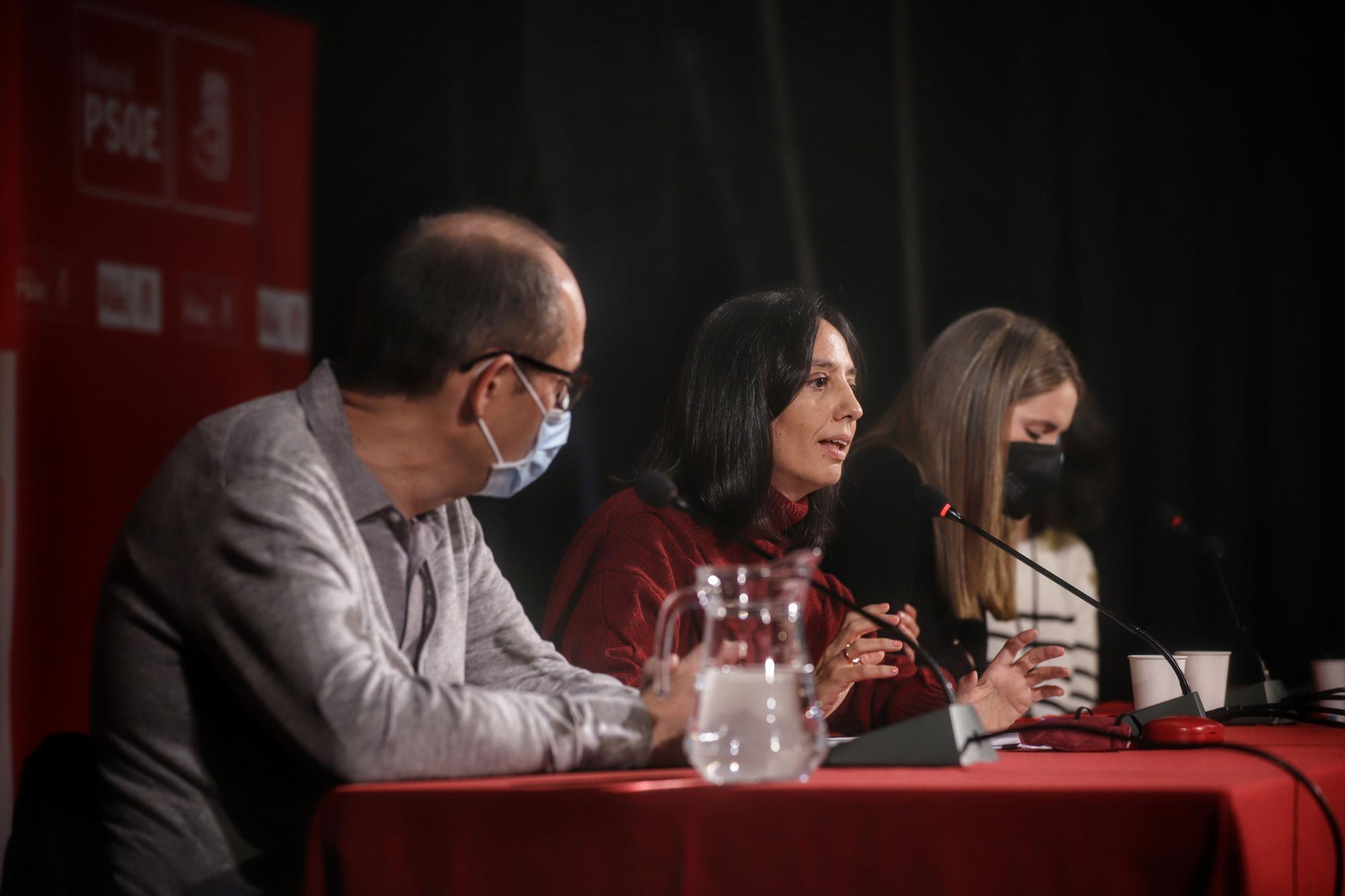 La delegada del Gobierno en Madrid, Mercedes González, junto a los concejales del Ayuntamiento Ramón Silva y Mar Espinar, participa en unas jornadas realizadas en noviembre de 2021.