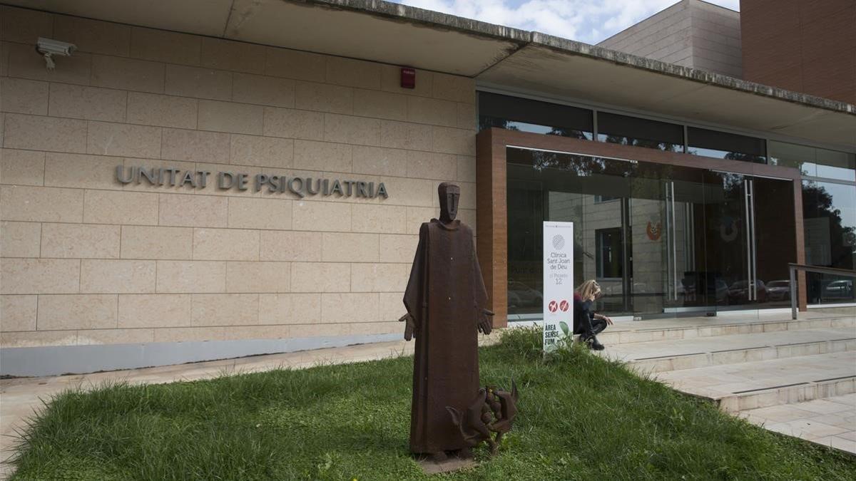 Entrada de la Clínica Sant Joan de Déu en Sant Boi de Llobregat.